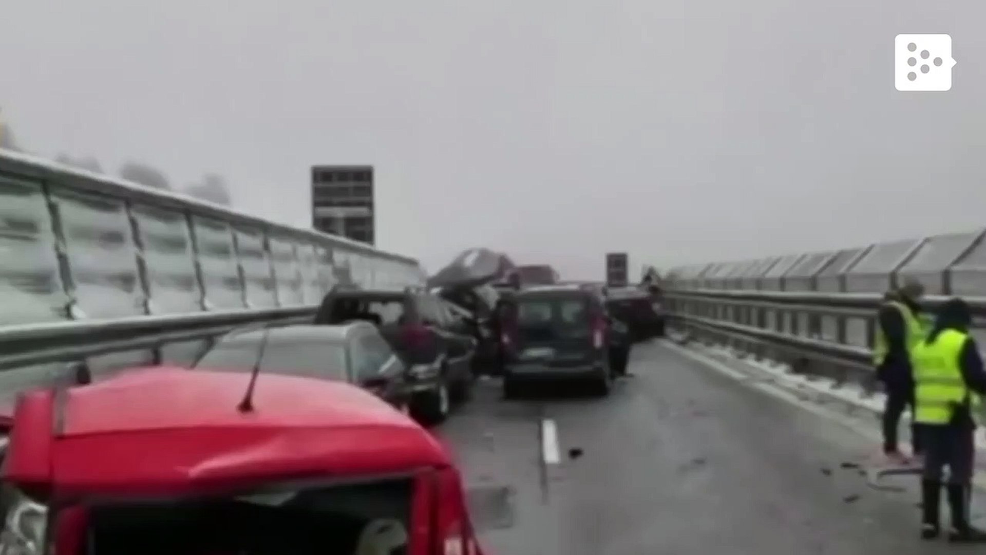 Ampliffy TV in English Two people passed away in a 25vehicleaccident in Turin