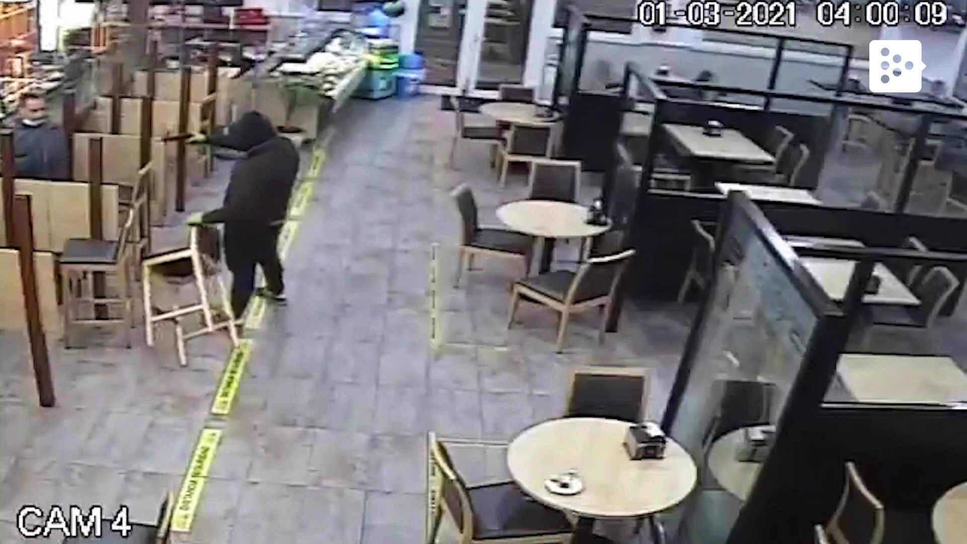 Ampliffy TV in English Robbery at gunpoint at a gas station in Badajoz