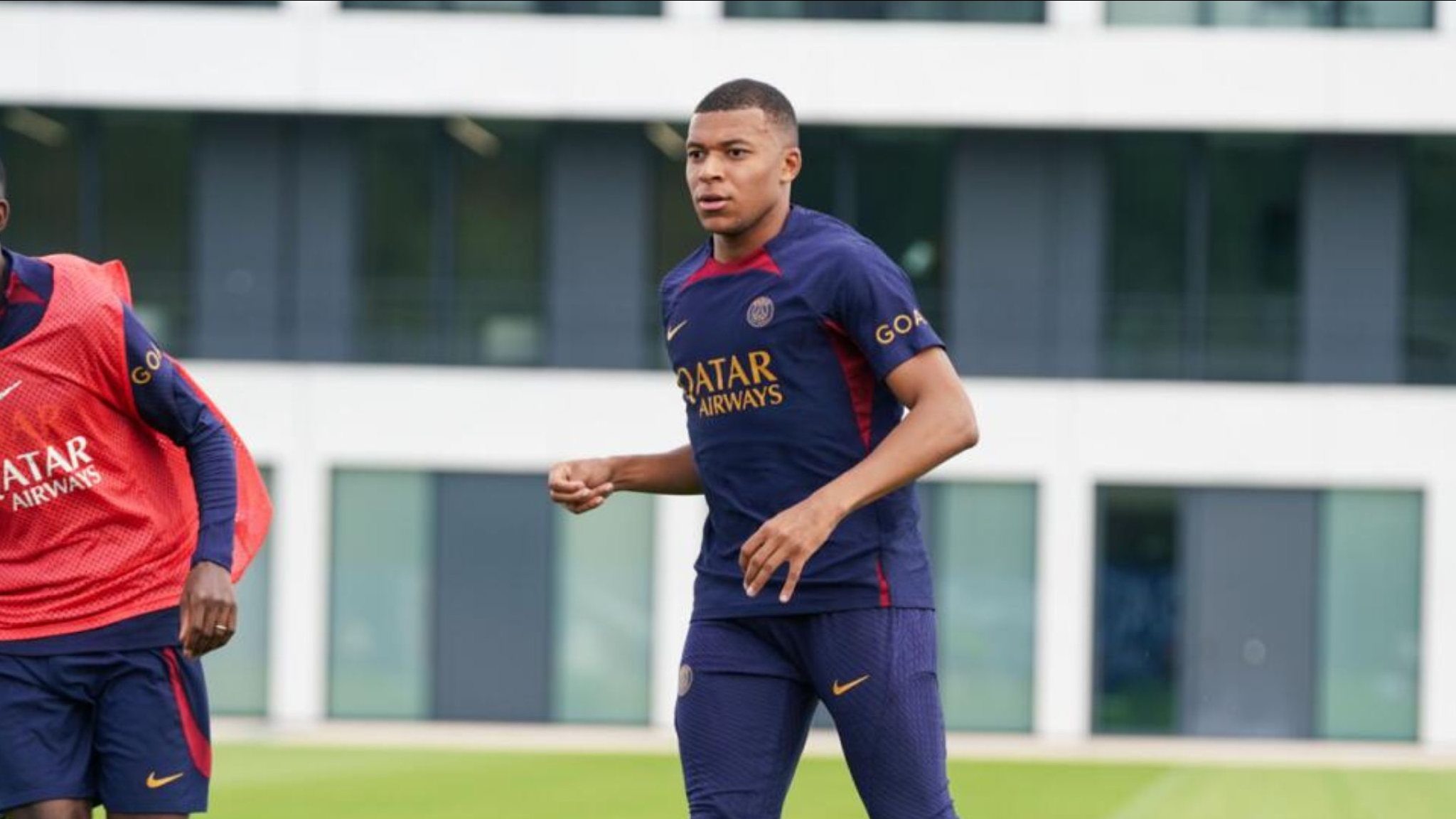 Ampliffy Tv In English Kylian Mbappé Returns To Training Sessions With Psg